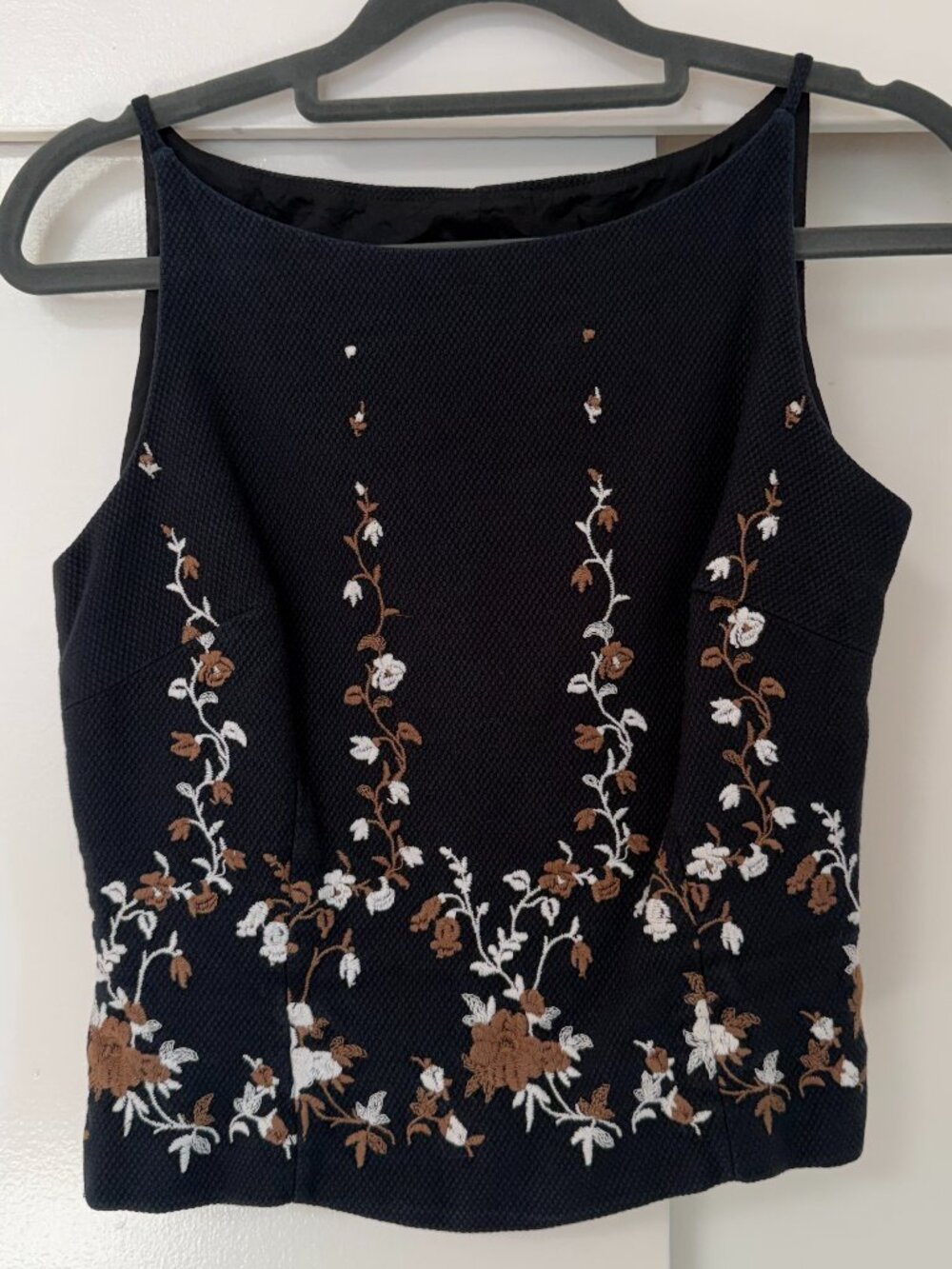Laundry by Shelli Segal Black Fitted Top w/ White & Brown Floral Embroidery Sz 4